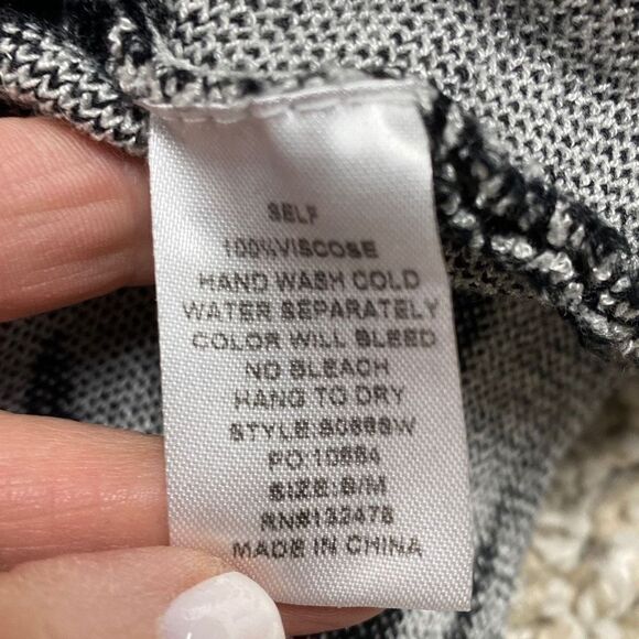 Glam White & Black Zebra Print Quarter Sleeve Sweater Size Small - Picture 6 of 7